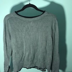 Green H&M sweater collar and ends lined black 💙